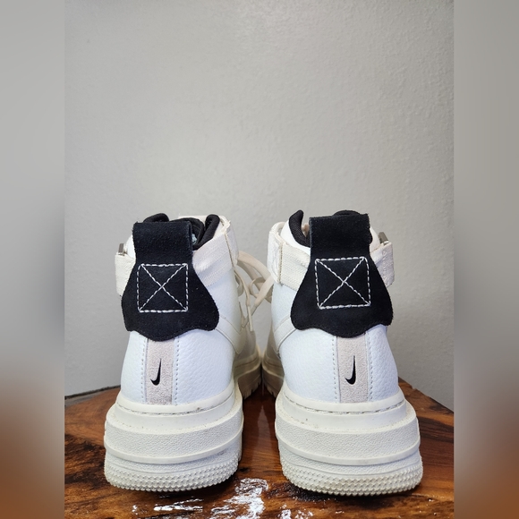 Women's Nike Air Force I High Utility 2.0 Sneaker Boots - Picture 5 of 9